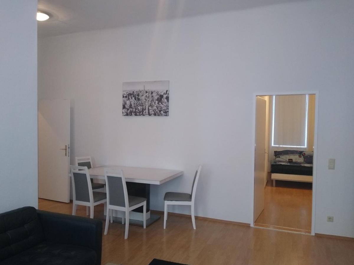 Spacious Central Apartment Вена Экстерьер фото